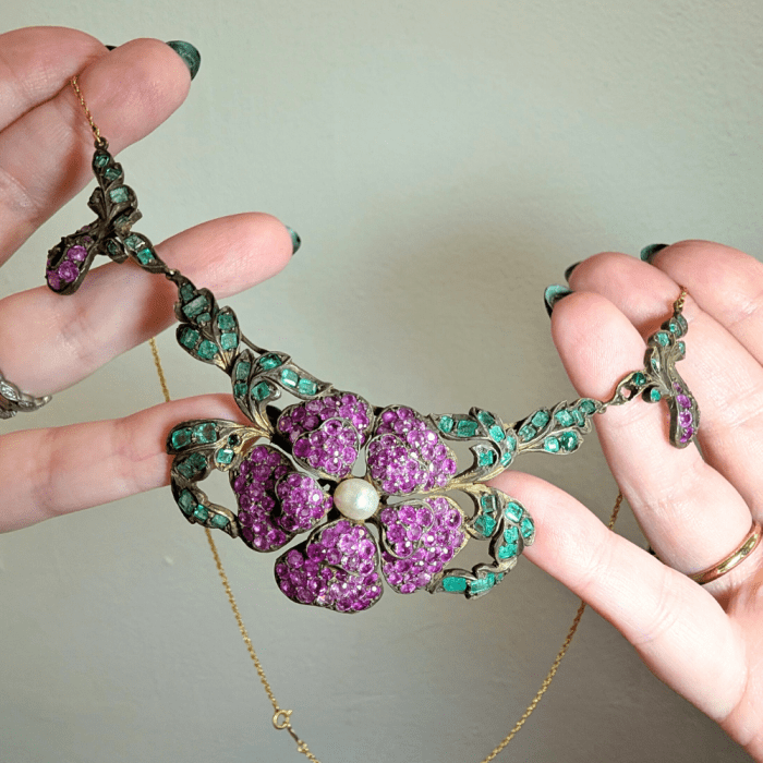 A ruby and emerald flowr necklace from19th century Italy. Seen at Blu Dog World during NYCJAOS Autumn 2025