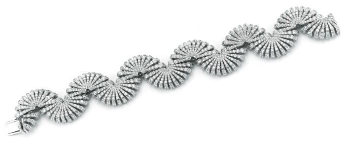The Miseno Ventaglio bracelet in white gold with 20.94 carats of diamonds.