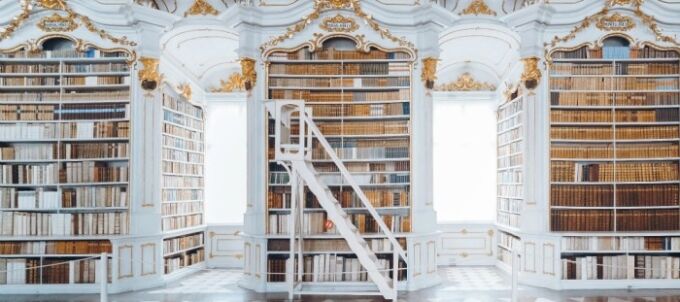 What I'm reading. A beautiful library, photo by Valdemaras D. on Unsplash